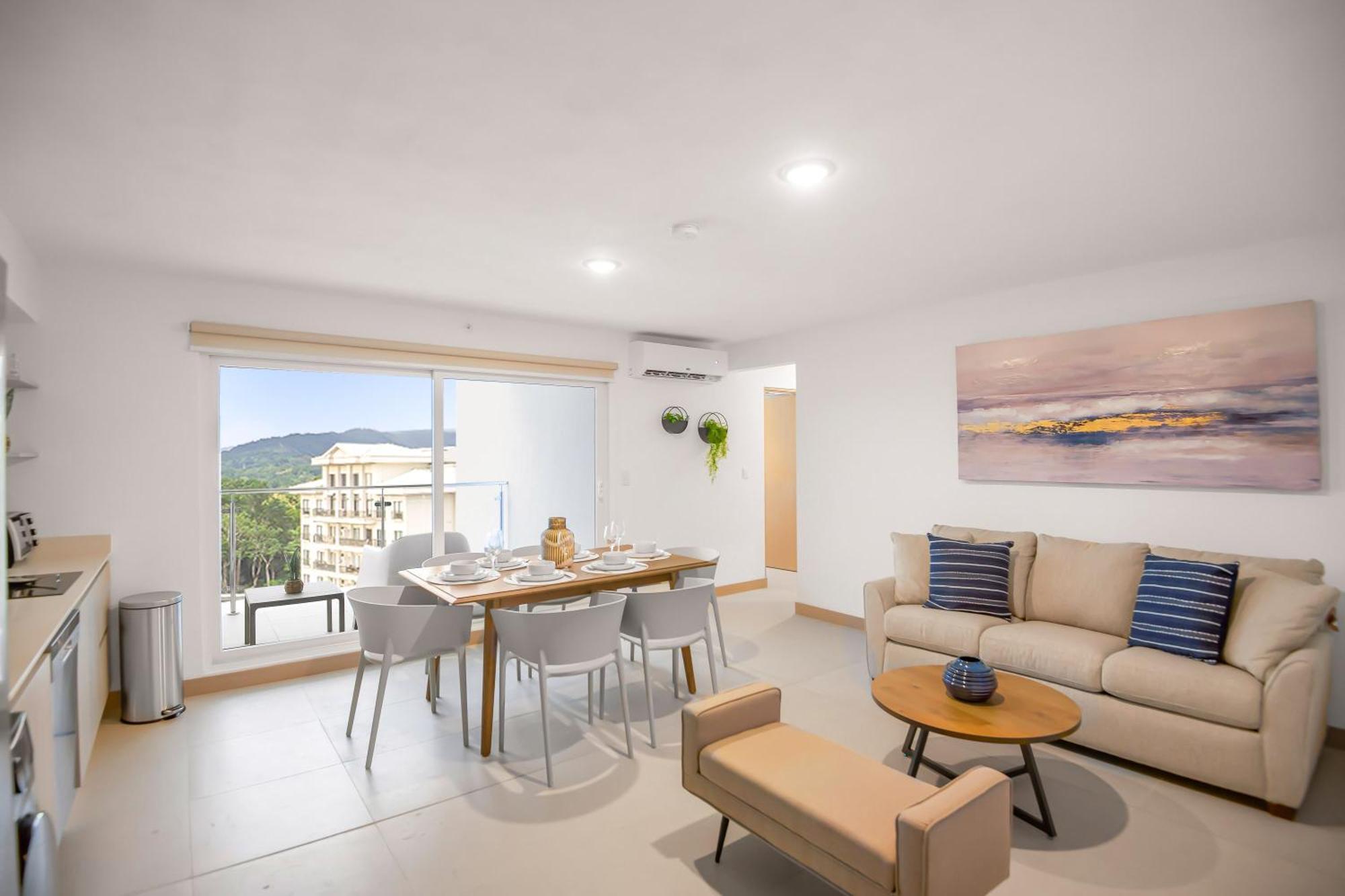Сasa de vacaciones Upstay - New Just Steps Away From The *