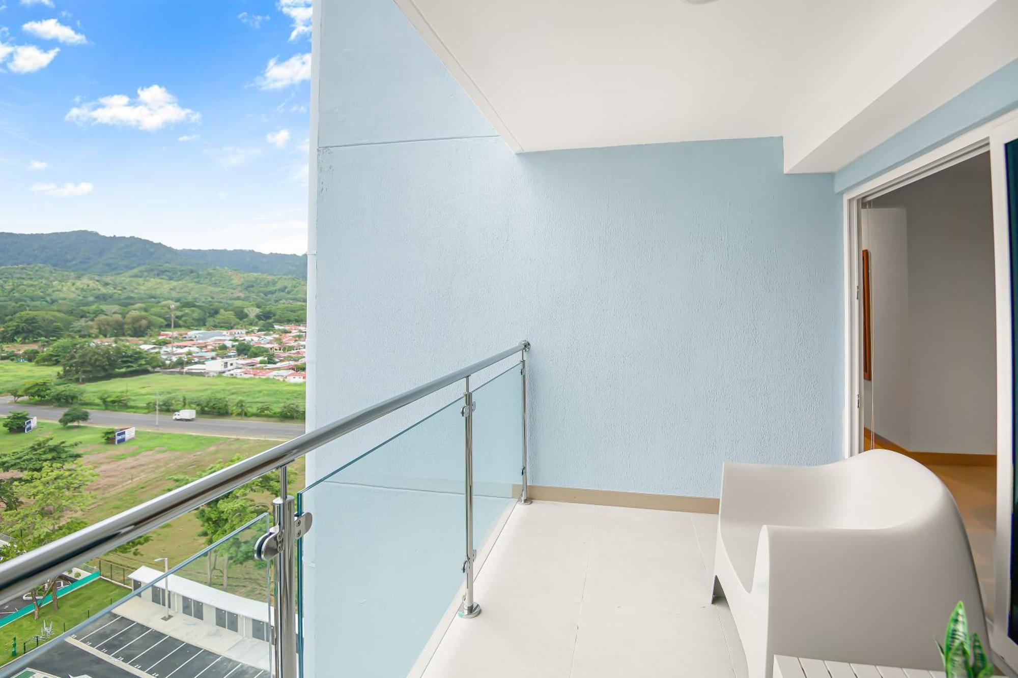Сasa de vacaciones Upstay - New Just Steps Away From The *