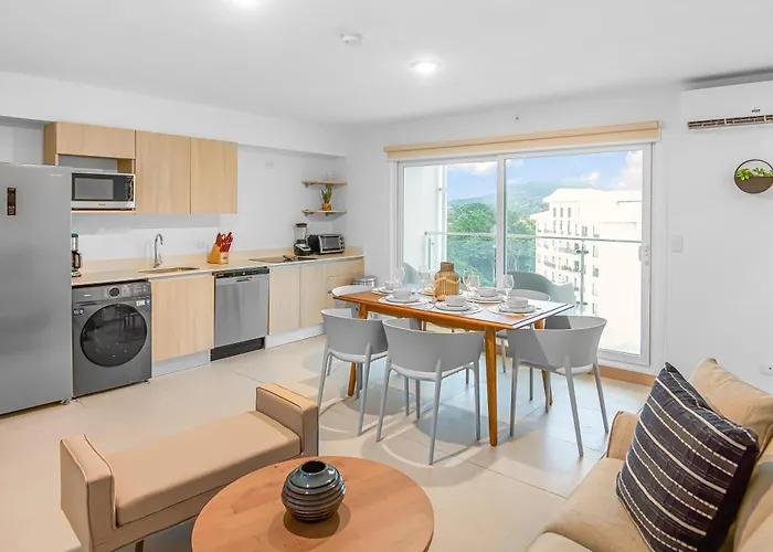 Upstay - New Condo Just Steps Away From The Beach